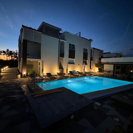 Apartments Laura 1 Привлака Екстериор снимка