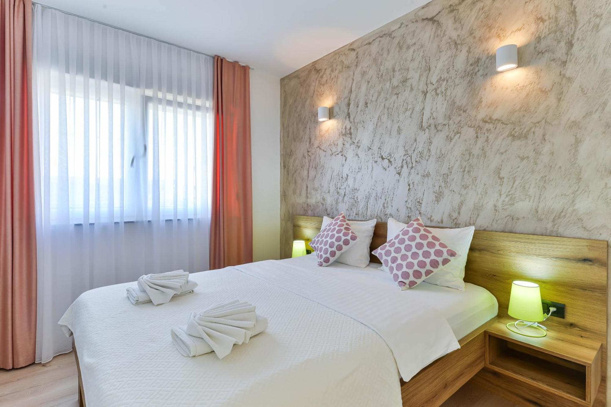 Apartments Laura 1 Привлака Екстериор снимка