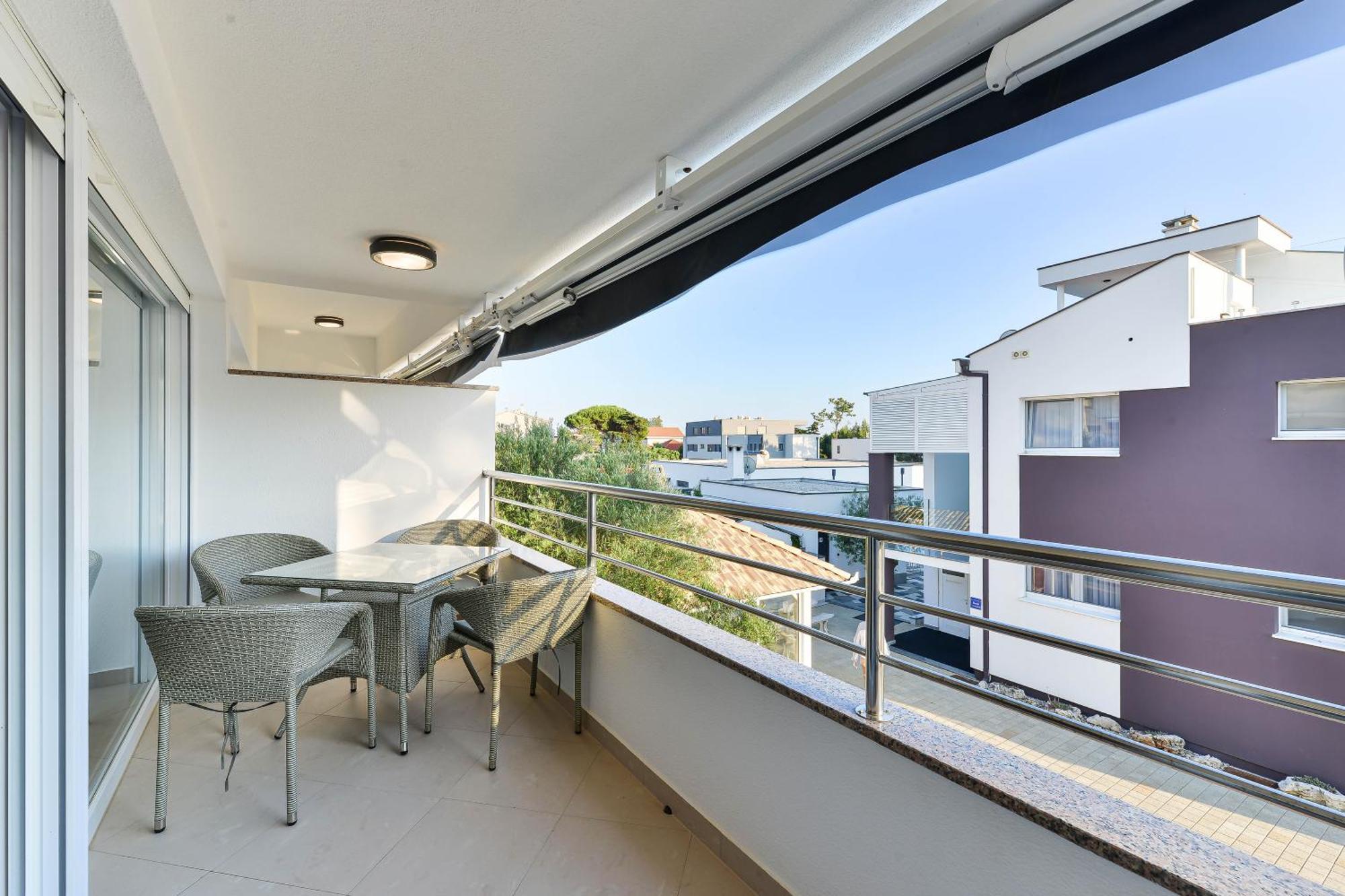 Apartments Laura 1 Привлака Екстериор снимка