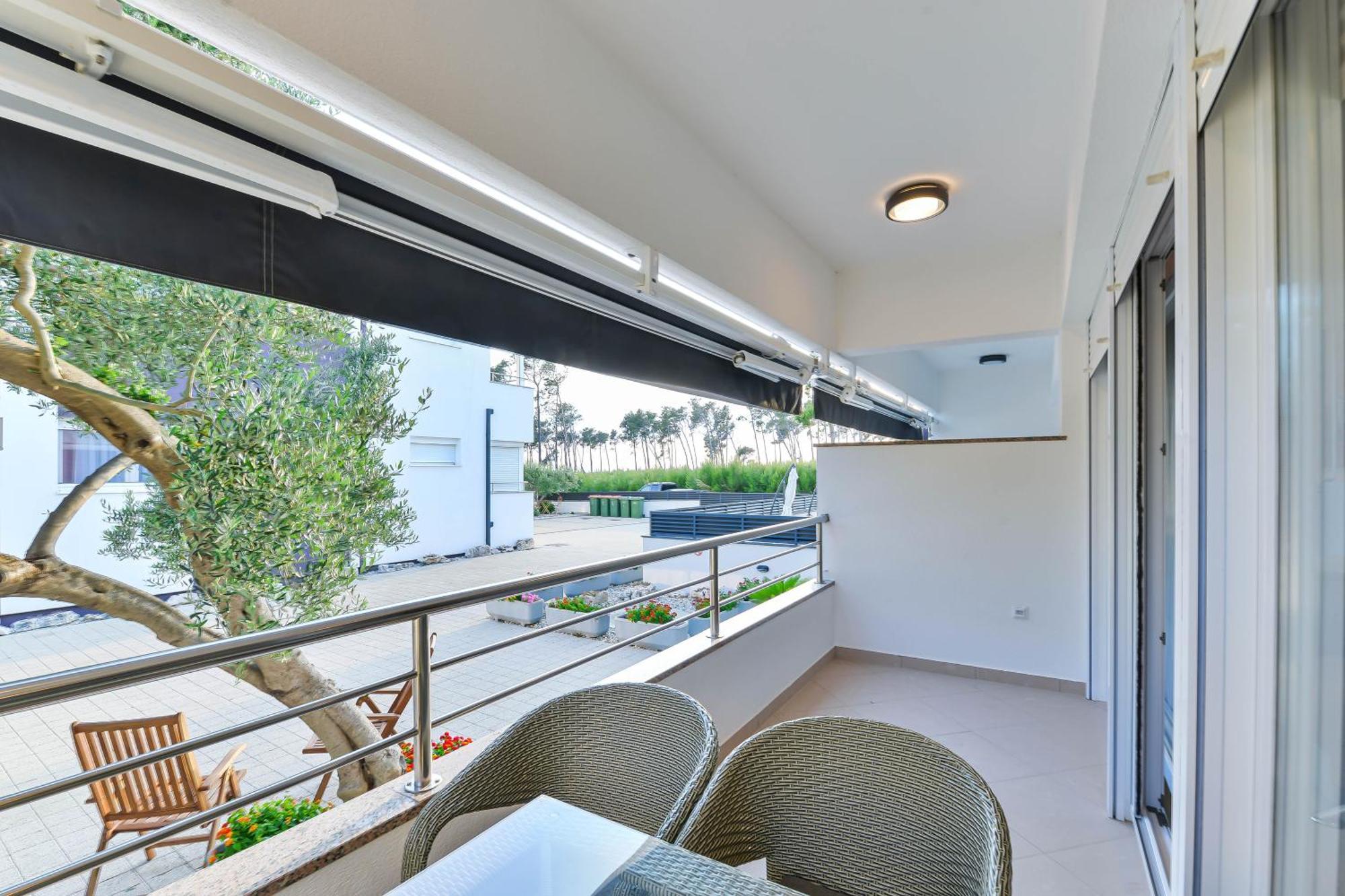 Apartments Laura 1 Привлака Екстериор снимка