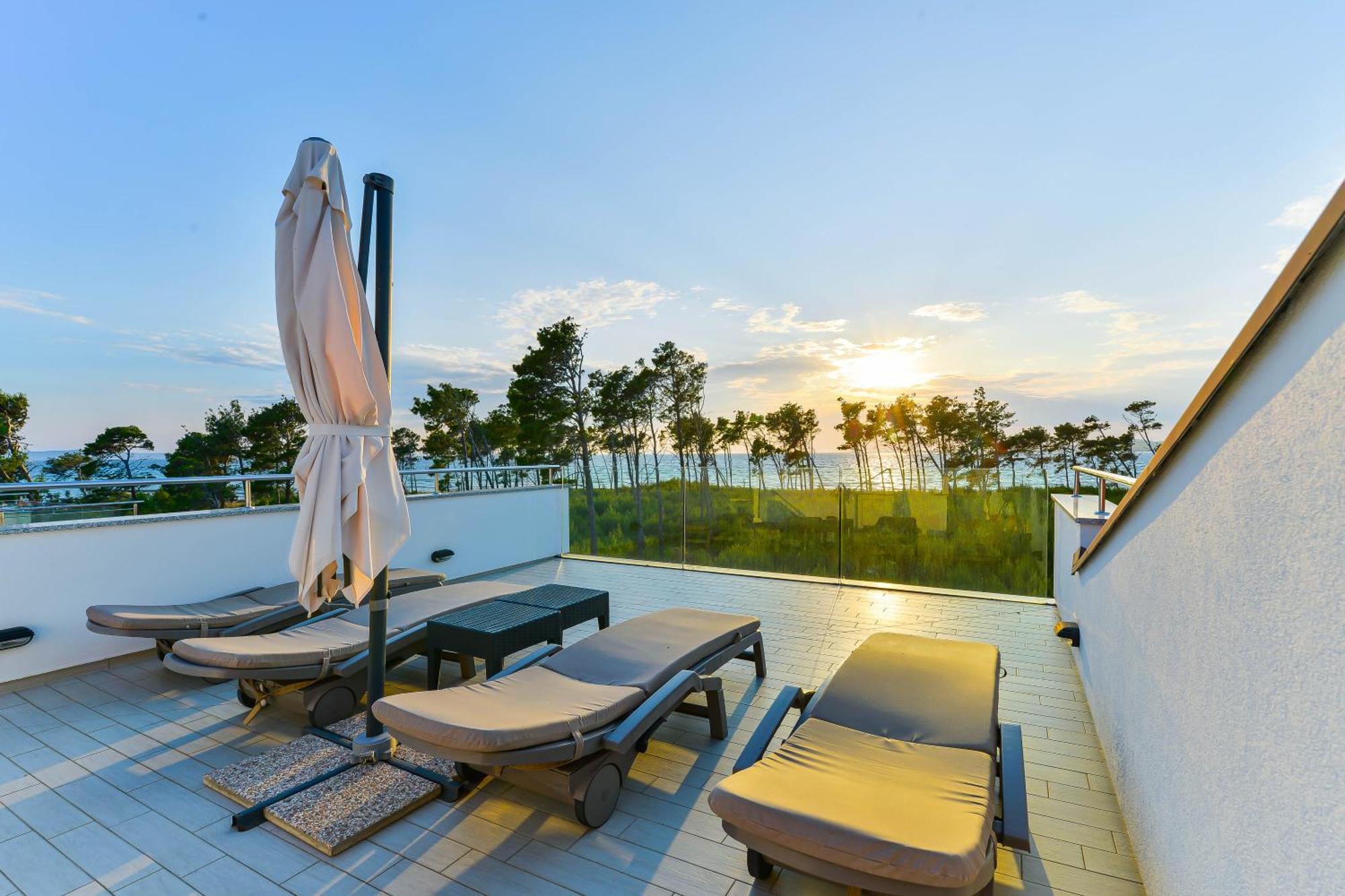 Apartments Laura 1 Привлака Екстериор снимка