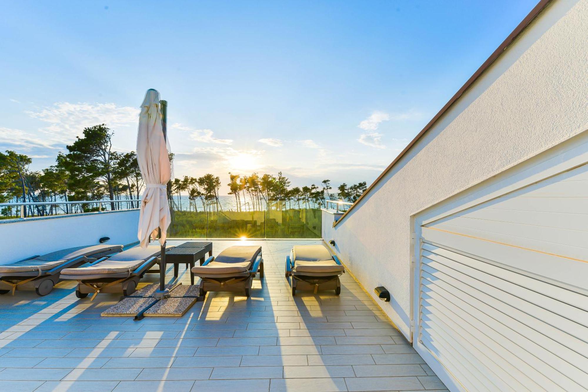 Apartments Laura 1 Привлака Екстериор снимка