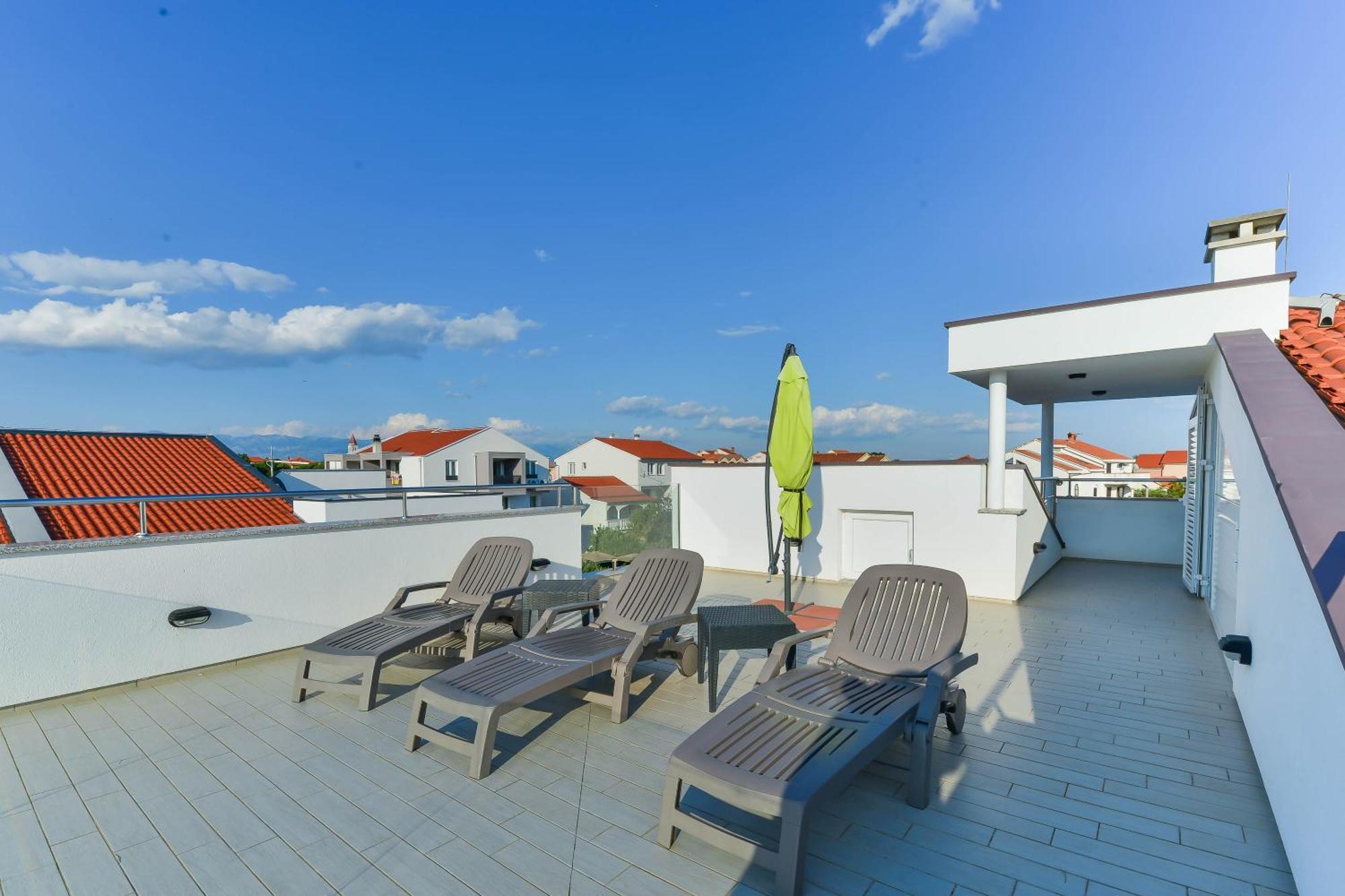 Apartments Laura 1 Привлака Екстериор снимка