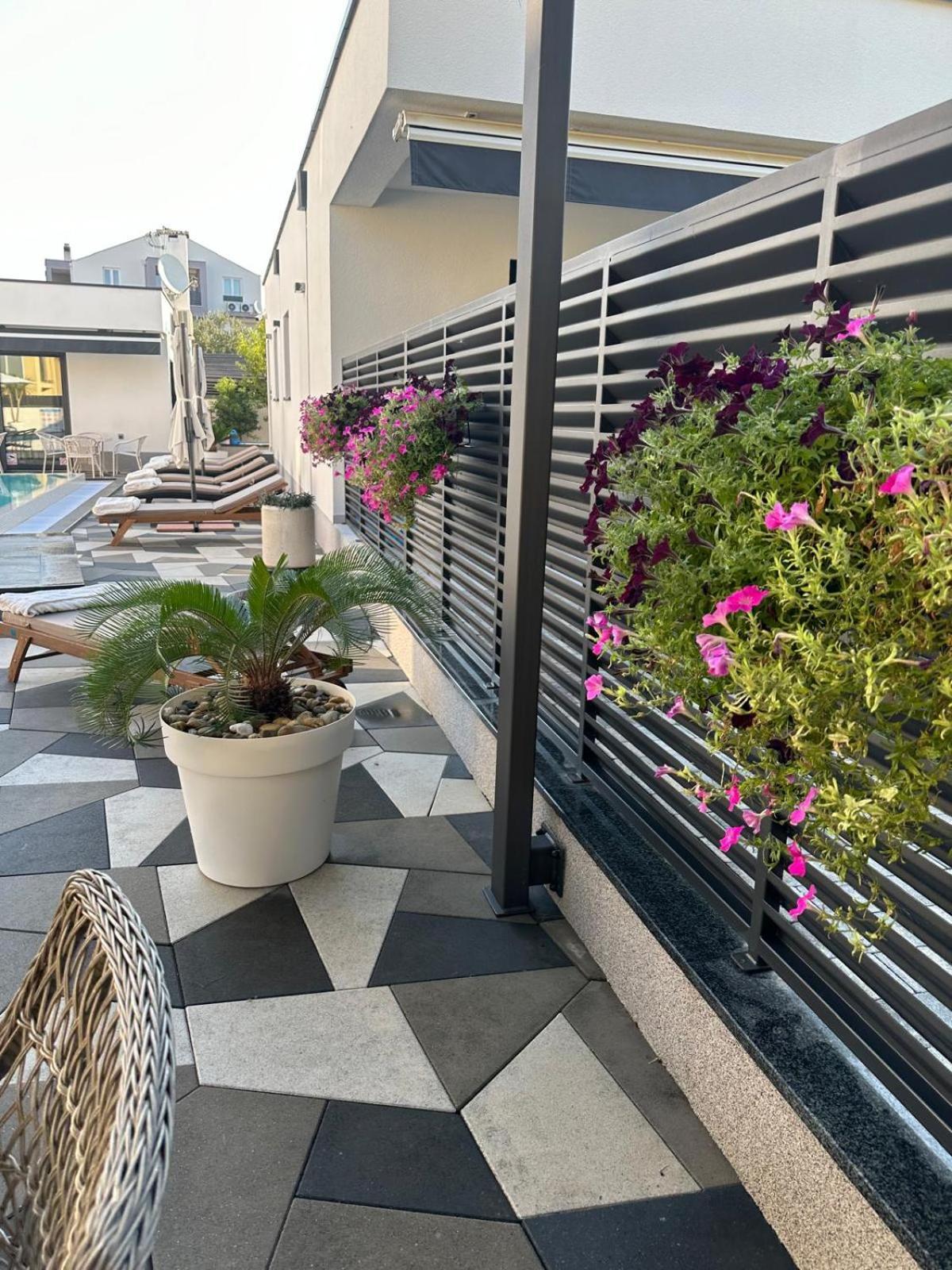Apartments Laura 1 Привлака Екстериор снимка