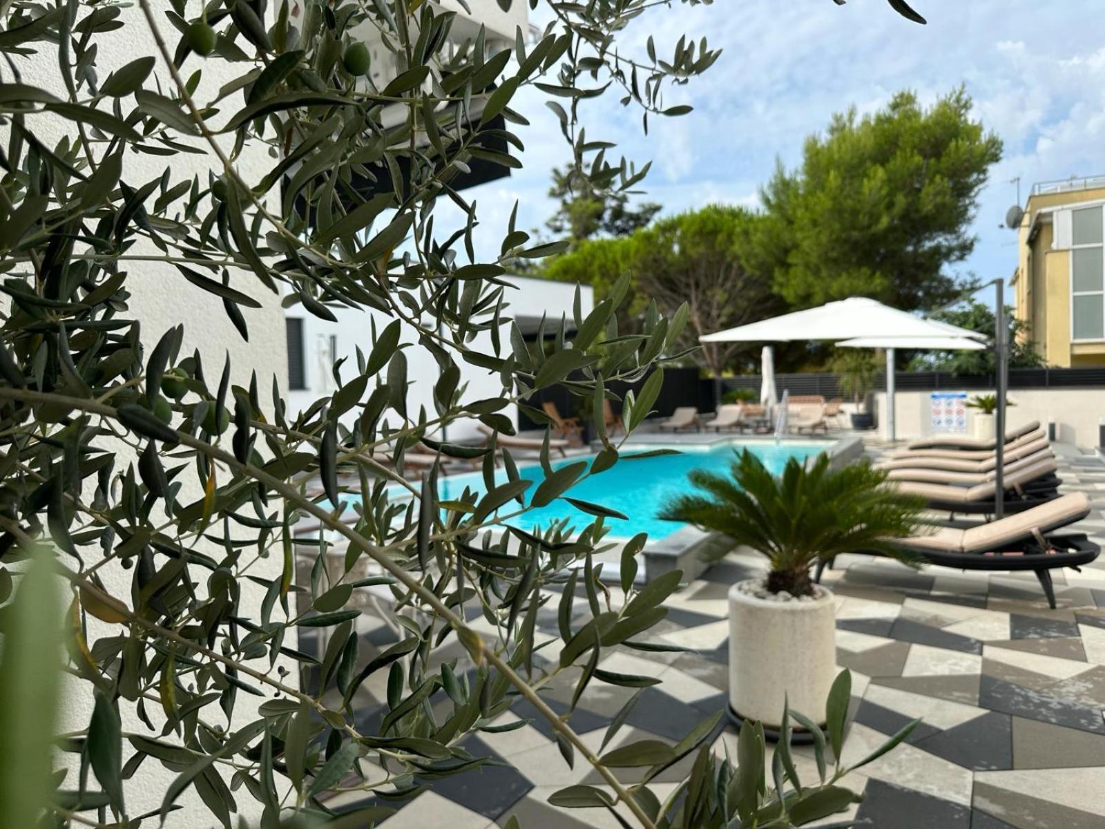 Apartments Laura 1 Привлака Екстериор снимка