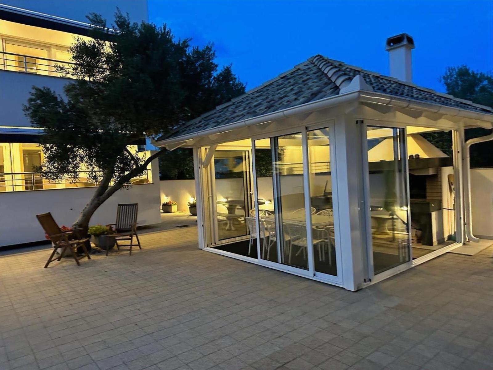 Apartments Laura 1 Привлака Екстериор снимка