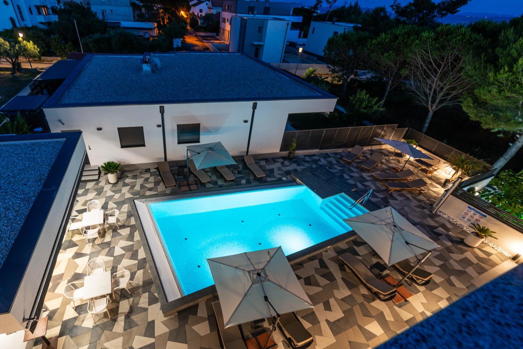 Apartments Laura 1 Привлака Екстериор снимка