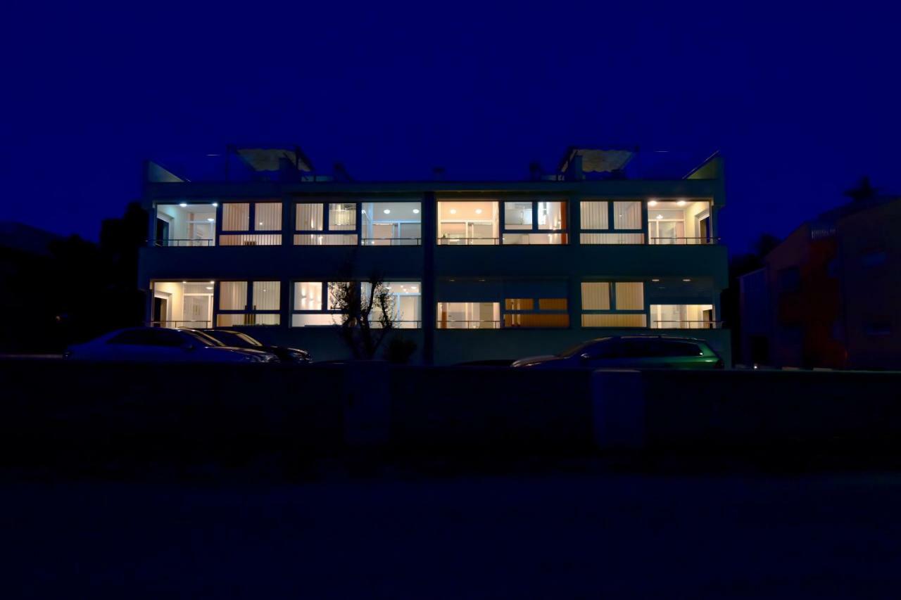 Apartments Laura 1 Привлака Екстериор снимка