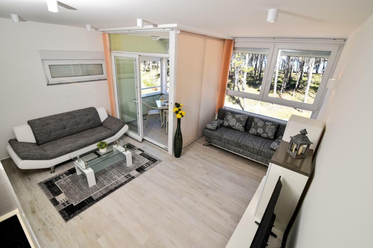 Apartments Laura 1 Привлака Екстериор снимка
